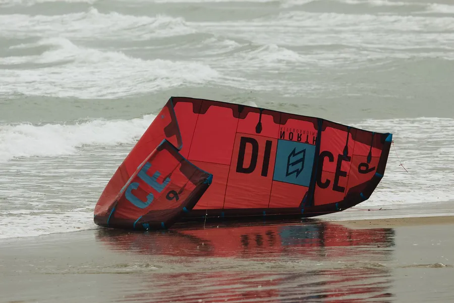 Débuter la planche à voile : par où commencer vraiment ?