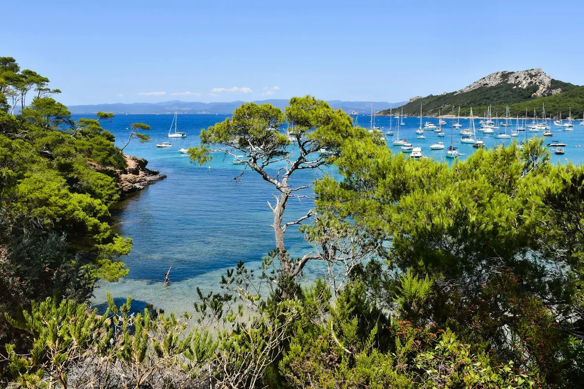 Longe-côte : quels bienfaits et comment se lancer dans cette marche aquatique ?