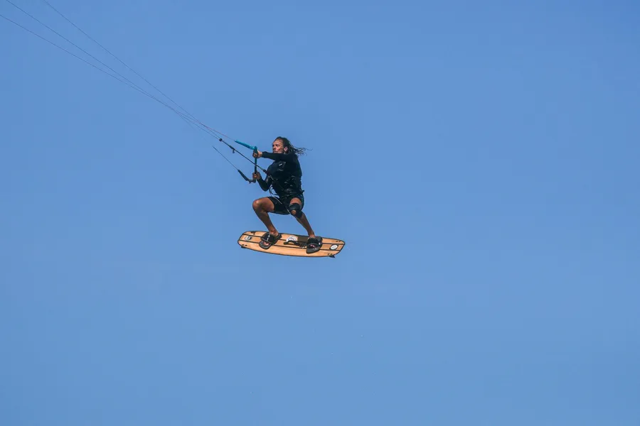 Saut en kitesurf : comment réussir son premier décollage ?